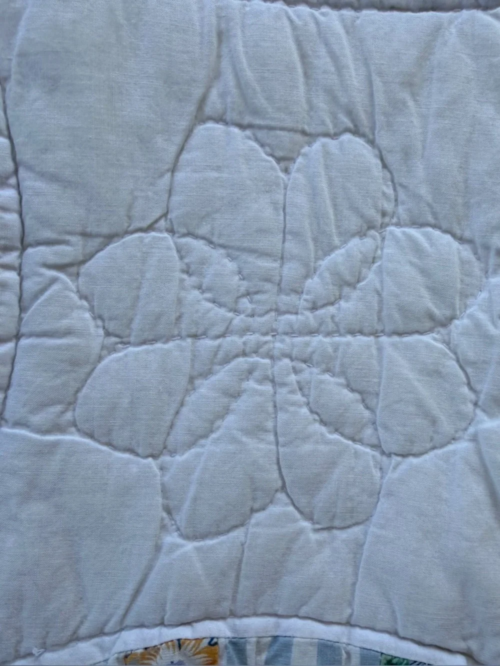 VTG Double Wedding Ring Quilt Hand Quilted Scalloped Edges Cottage Shabby King